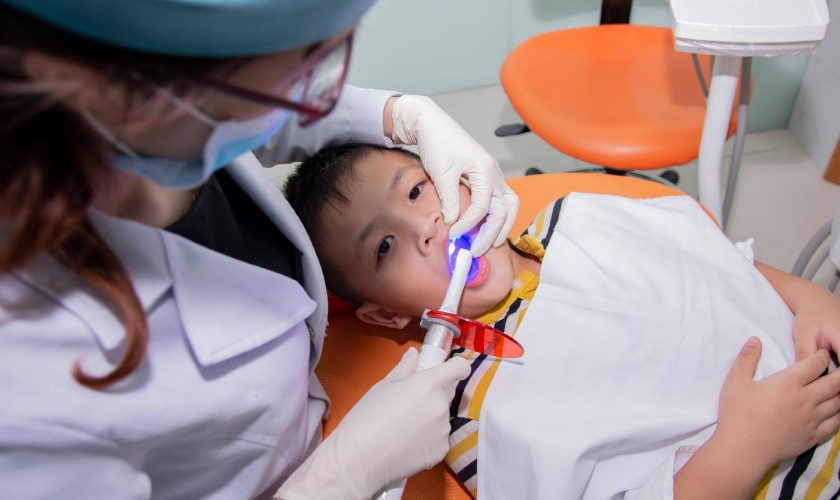 Tùy vào tình trạng răng của từng bé mà bác sĩ sẽ chỉ định phương pháp phù hợp